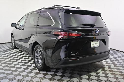 Midnight Black Metallic 2022 Toyota Sienna XLE
