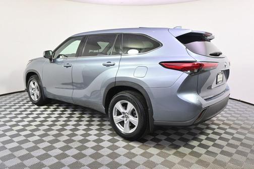 Moon Dust 2021 Toyota Highlander LE