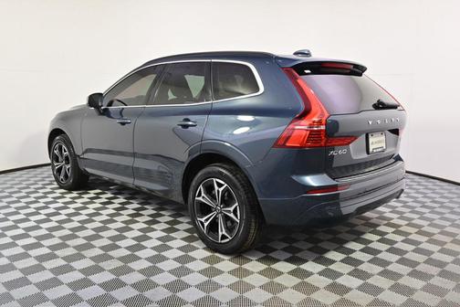 Denim Blue Metallic 2022 Volvo XC60 B5 Momentum