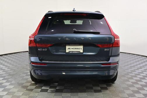 Denim Blue Metallic 2022 Volvo XC60 B5 Momentum
