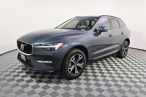 Denim Blue Metallic 2022 Volvo XC60 B5 Momentum