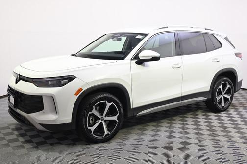 pure white 2026 Volkswagen Tiguan 2.0T SE 4MOTION