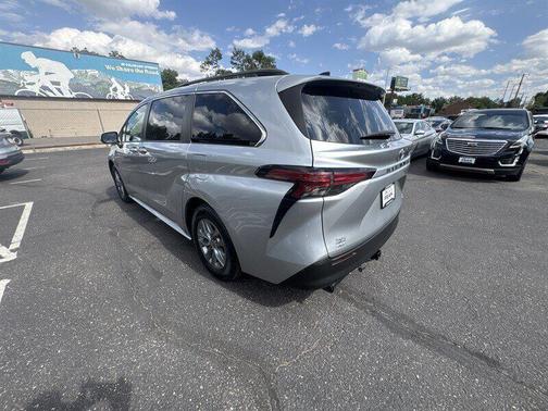 Celestial Silver Metallic 2022 Toyota Sienna LE