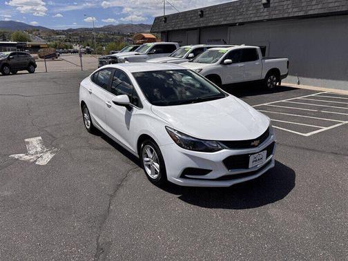 Summit White 2017 Chevrolet Cruze LT