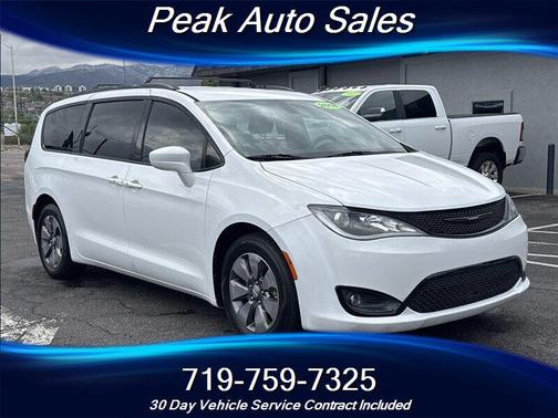 Bright White Clearcoat 2018 Chrysler Pacifica Touring-L