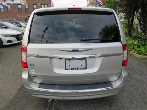 2011 Chrysler Town & Country Touring
