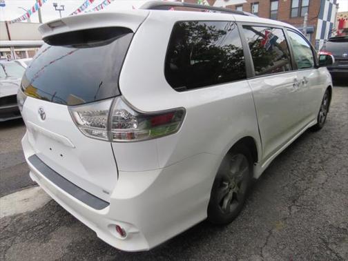 2014 Toyota Sienna SE