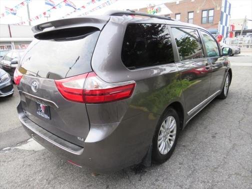 2016 Toyota Sienna XLE Premium