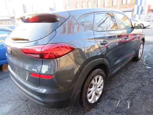 2021 Hyundai TUCSON SE