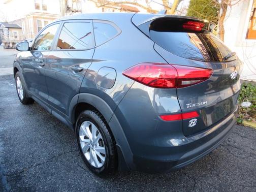 2021 Hyundai TUCSON SE