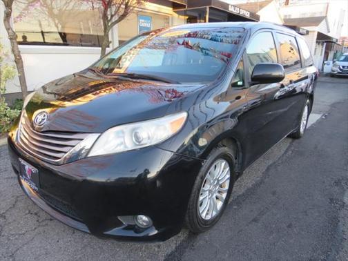 2016 Toyota Sienna XLE Premium