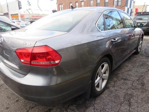 2015 Volkswagen Passat 1.8T Auto SE