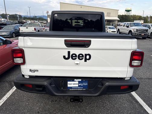 2022 Jeep Gladiator Sport S