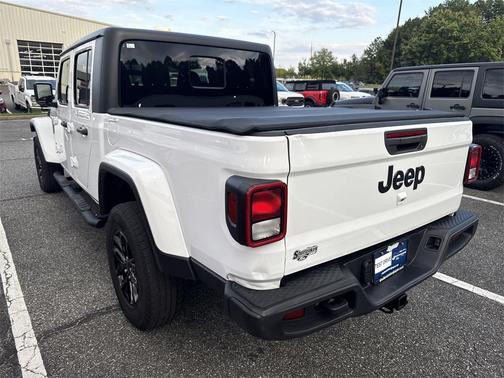 2022 Jeep Gladiator Sport S