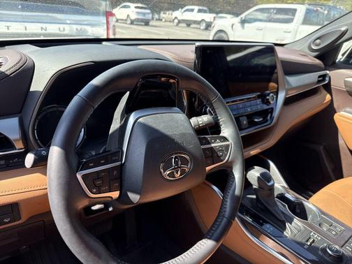 2022 Toyota Highlander Platinum