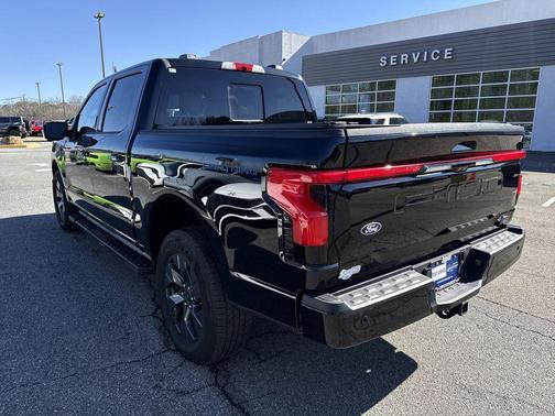 2025 Ford F-150 Lightning LARIAT
