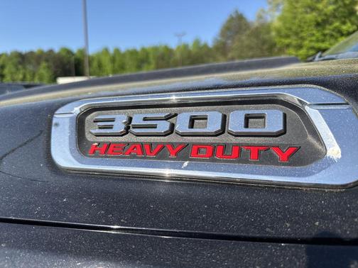 Diamond Black Crystal Pearlcoat 2022 RAM 3500 Laramie