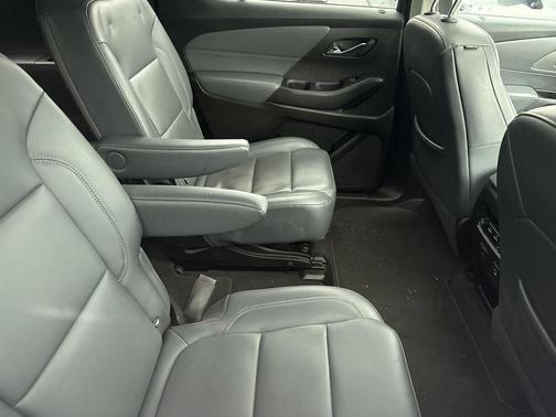 Mosaic Black Metallic 2021 Chevrolet Traverse LT Leather