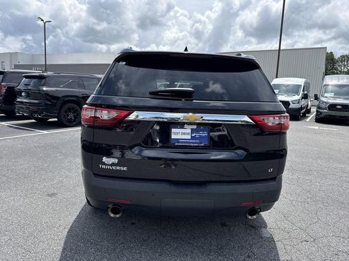 Mosaic Black Metallic 2021 Chevrolet Traverse LT Leather
