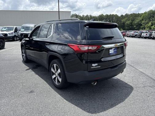 Mosaic Black Metallic 2021 Chevrolet Traverse LT Leather
