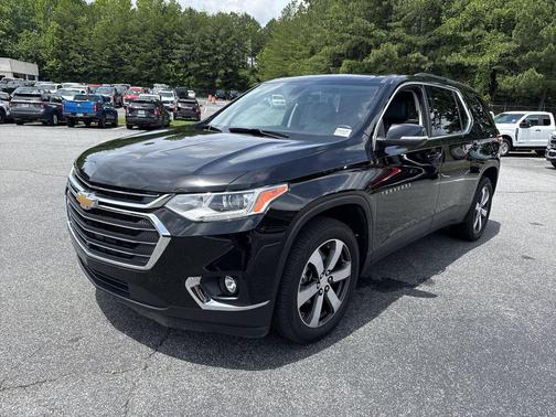 Mosaic Black Metallic 2021 Chevrolet Traverse LT Leather