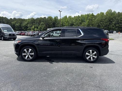 Mosaic Black Metallic 2021 Chevrolet Traverse LT Leather