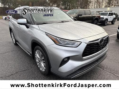 2024 Toyota Highlander LE I4