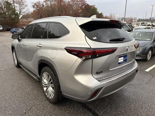 2024 Toyota Highlander LE I4