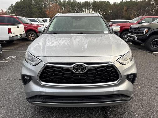 2024 Toyota Highlander LE I4