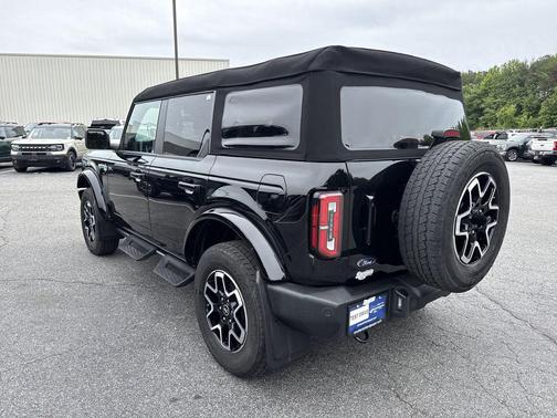 SHADOW BLACK 2024 Ford Bronco Outer Banks