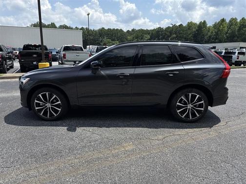 2024 Volvo XC60 B5 Plus Dark Theme