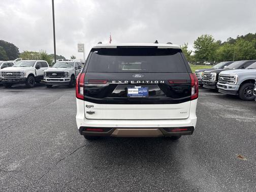 Star White Metallic Tri-Coat 2025 Ford Expedition King Ranch