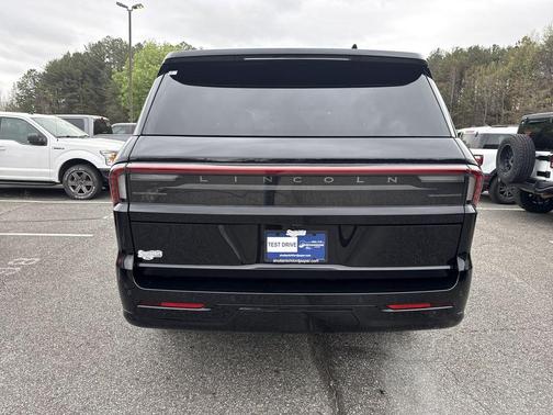 Infinite Black Metallic Clearcoat 2025 Lincoln Navigator Reserve