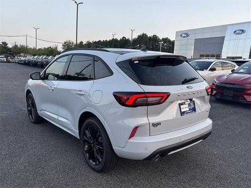 2025 Ford Escape ST-Line Elite
