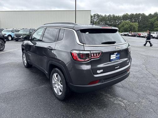 Granite Crystal Metallic Clearcoat 2022 Jeep Compass Latitude