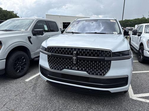 Crystal White 2025 Lincoln Navigator Reserve