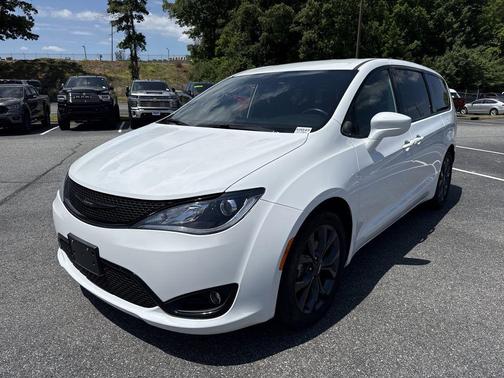 Bright White Clearcoat 2018 Chrysler Pacifica Touring Plus