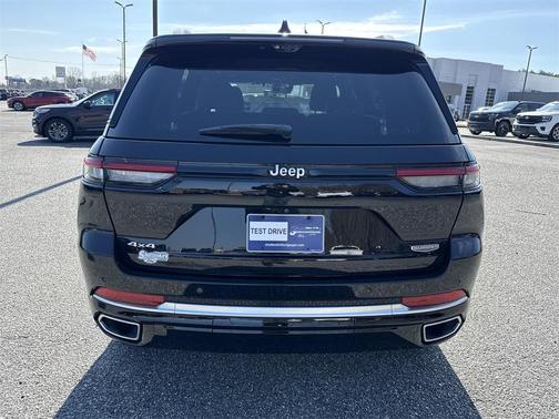 2022 Jeep Grand Cherokee Summit