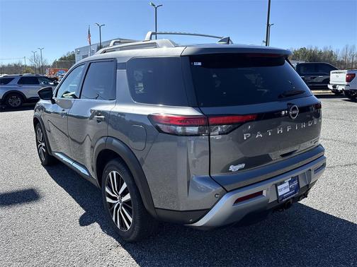 2023 Nissan Pathfinder Platinum