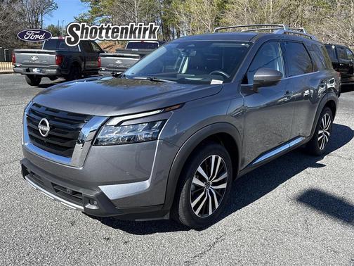 2023 Nissan Pathfinder Platinum