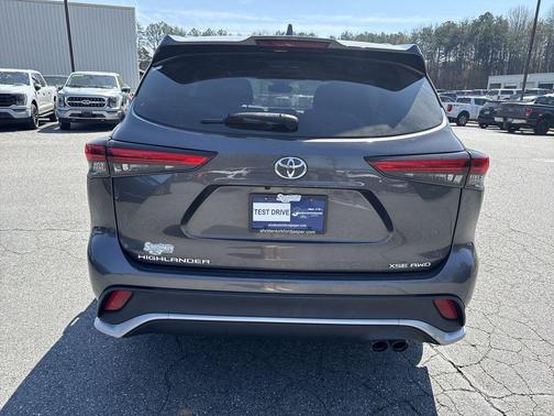Magnetic Gray Metallic 2022 Toyota Highlander XSE