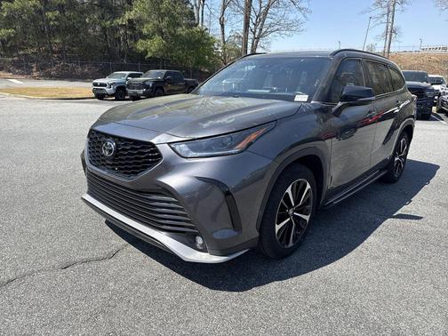 Magnetic Gray Metallic 2022 Toyota Highlander XSE
