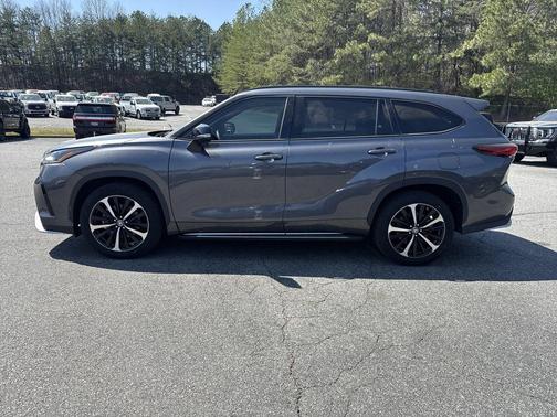Magnetic Gray Metallic 2022 Toyota Highlander XSE