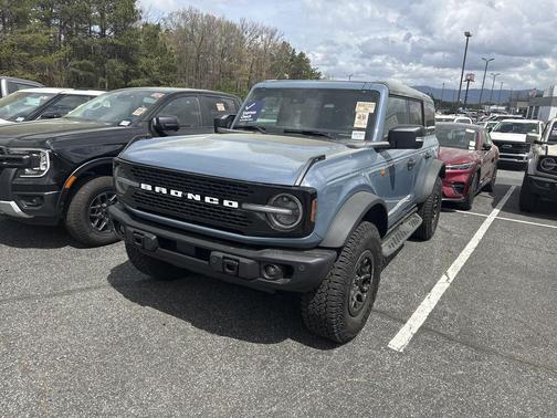 Azure Gray Metallic Tri-Coat 2025 Ford Bronco Badlands