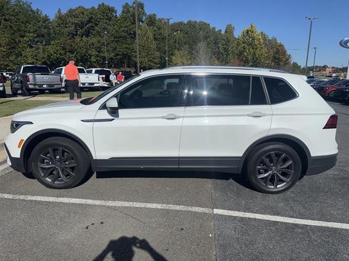 2023 Volkswagen Tiguan 2.0T SE