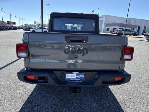 2022 Jeep Gladiator Sport