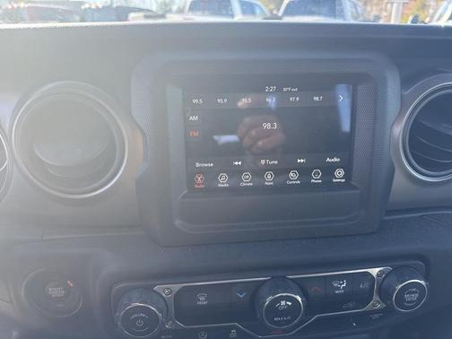 2022 Jeep Gladiator Sport