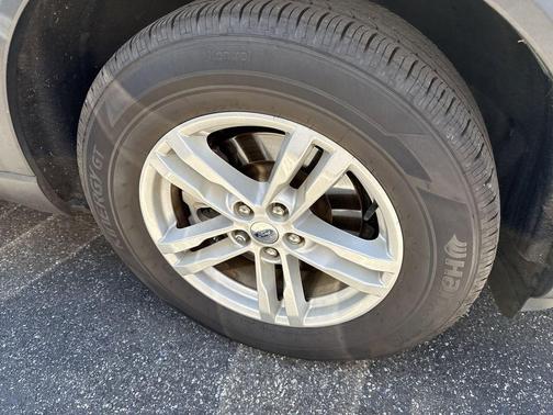 Carbonized Gray Metallic 2021 Ford Explorer XLT
