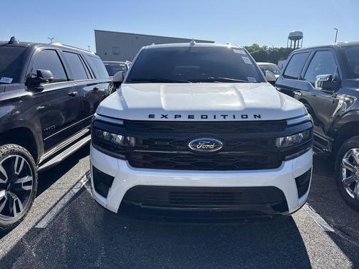 Star White Metallic Tri-Coat 2024 Ford Expedition Limited