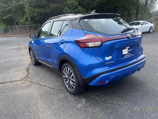 2023 Nissan Kicks SR